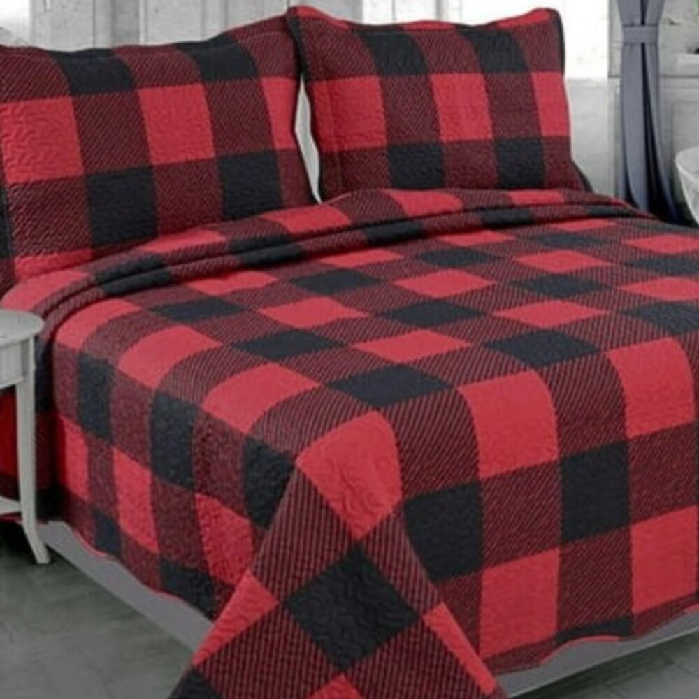 Brand New Red & Black Buffalo Plaid Reversible Quilt Set  • Queen